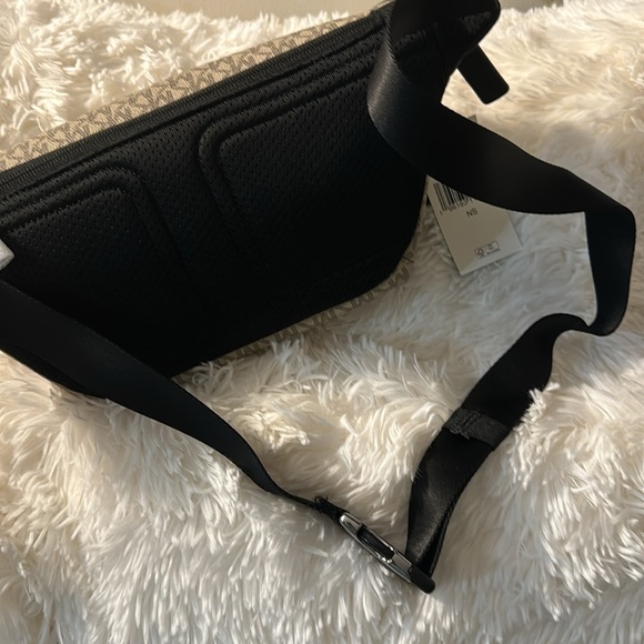 Brandnew MK Men’s Beltbag - Picture 4 of 4